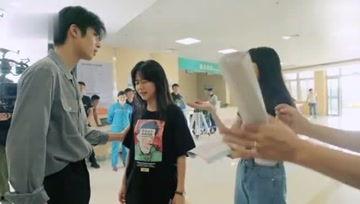 小咪吃瓜爱娱乐,揭秘娱乐圈幕后故事